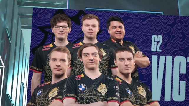 他不仅依靠 他不仅依靠