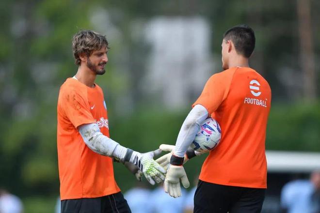 用积极肢体 用积极肢体